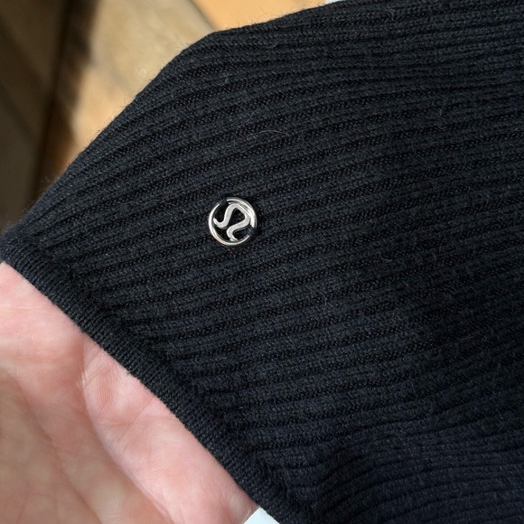 Lululemon Resolution Wrap - Picture 5 of 16